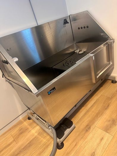 Groom Professional Supreme Stainless Steel Bath With Electric
