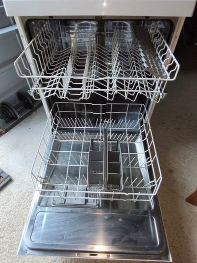 Freestanding Bosch Classixx dishwasher.
