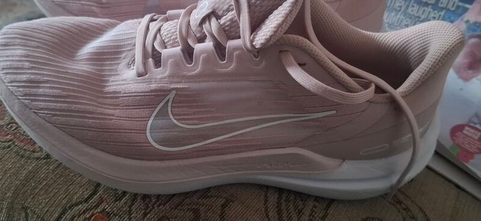 Ladies Nike Winflo 09