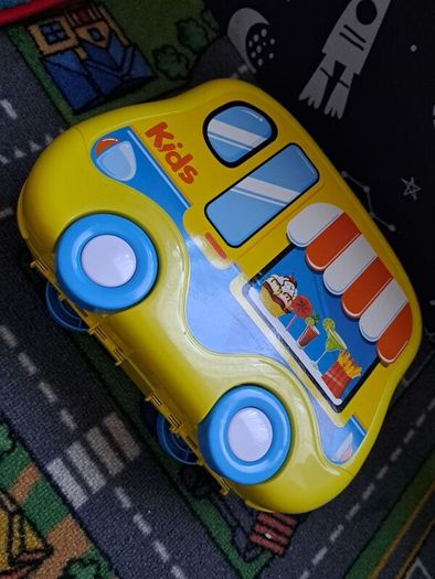 Portable toy kitchen