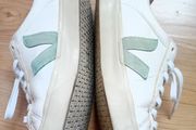 ladies runners. Veja. Size 6