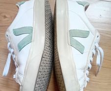 ladies runners. Veja. Size 6
