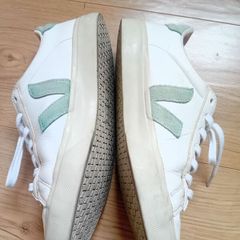 ladies runners. Veja. Size 6