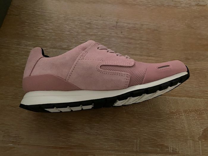 Brand New Clarks Runners In Pink Size 1uk