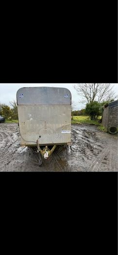 Cattle trailer