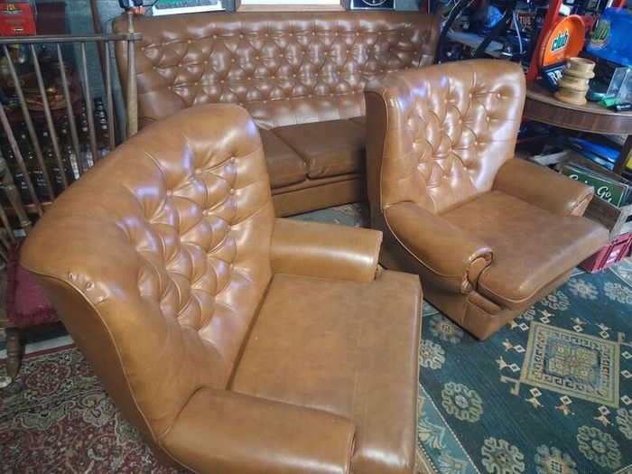 Buttonback Suite Sofa + 2 armchairs