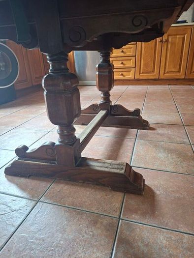extendable sold wood dining table