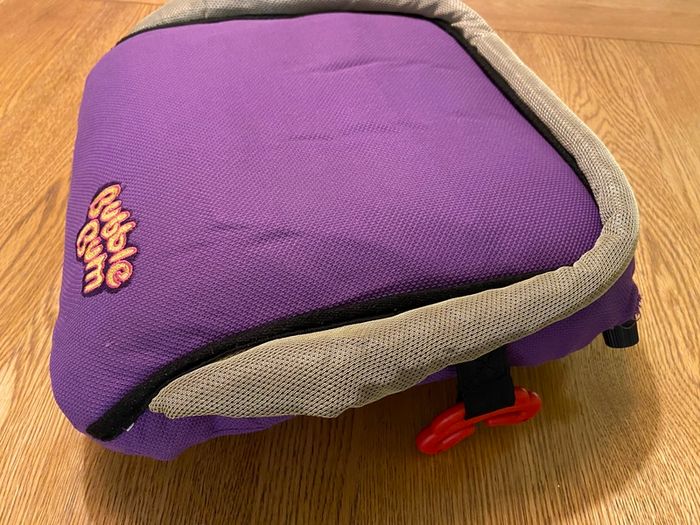 Bubble bum inflatable booster seat