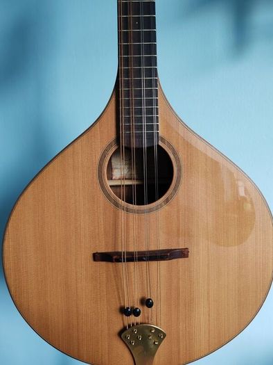Siveen bouzouki