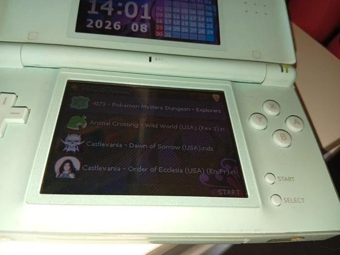 Nintendo ds lite ice blue with flashcard working with minor issues-no charger