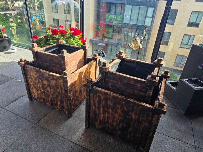 4 oak wooden planters