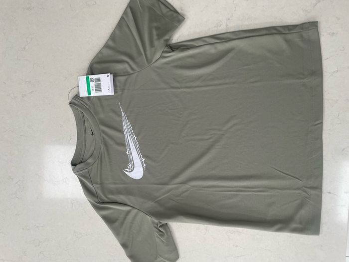 Kids Nike green t-shirt