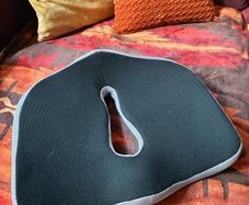 Ergonomic cushion for chairs