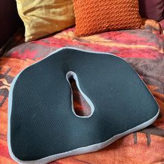 Ergonomic cushion for chairs