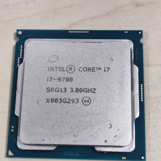 1x Intel Core i7 -9700. SRG13 3.0 GHz. Mint Condition