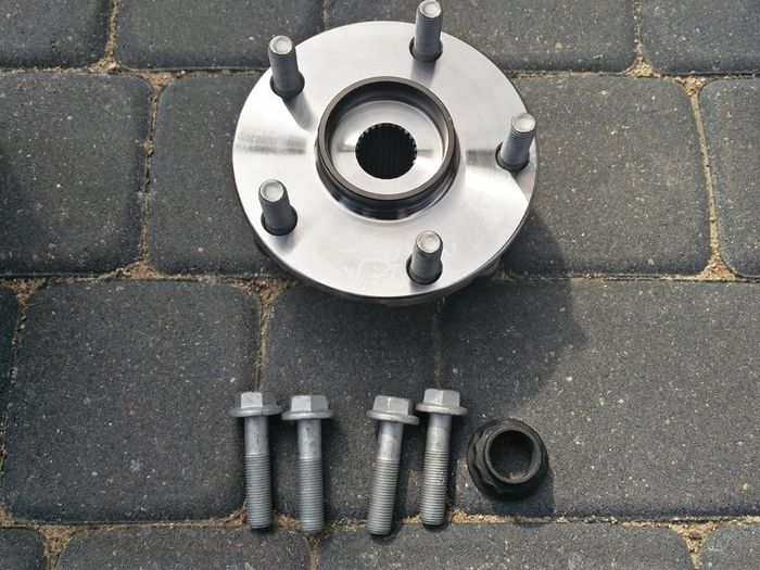 TOYOTA Front Wheel Bearing Kit