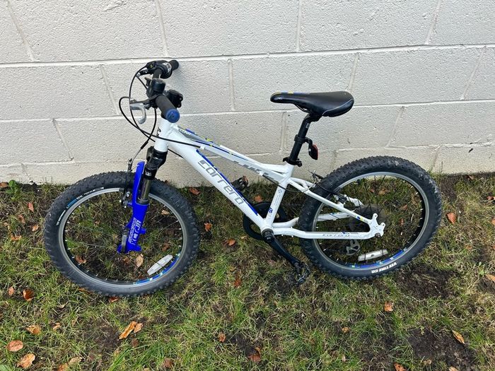 Carrera Luna Junior Mountain Bike 20" wheel
