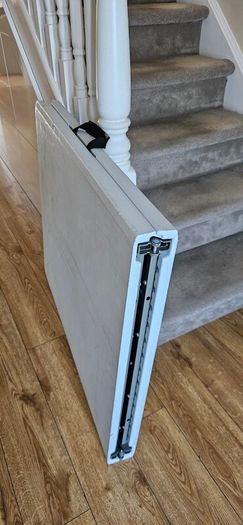 Folding table