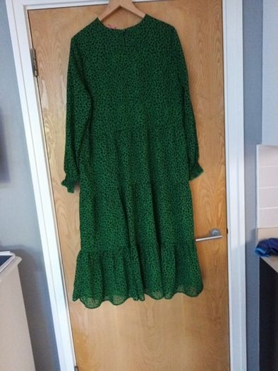 V by  Very Animal Print  Green Dress.  S.20.   B.N.W.T