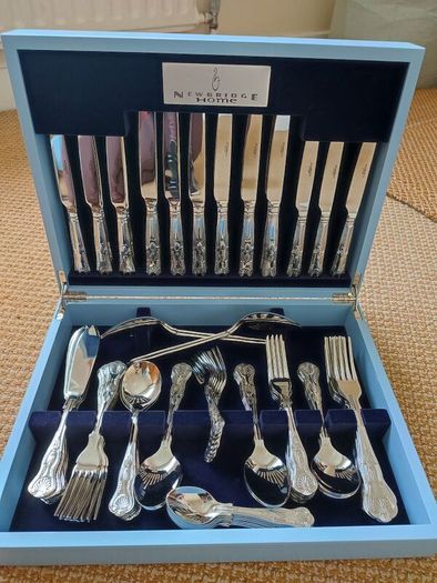 Newbridge 84 piece set
