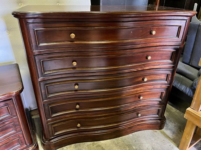 Complete King Size Bedroom Set. Sleigh Bed and Lockers and Chest. Solid Wood