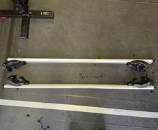 Amazon Basics Lockable Roof Bars, 142 cm, Raised Rails, Barely Used