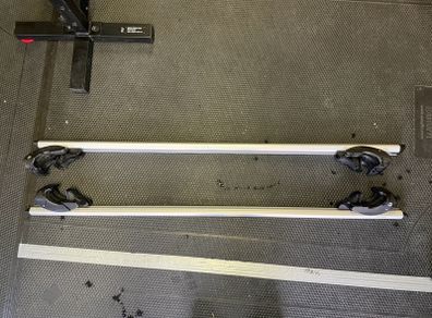 Amazon Basics Lockable Roof Bars, 142 cm, Raised Rails, Barely Used