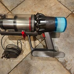 Dyson V11 sv14 man unit and charger