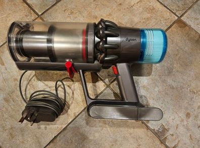Dyson V11 sv14 man unit and charger
