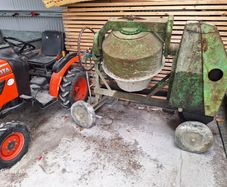 Cement mixer Lister diesel running like a clock