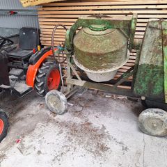 Cement mixer Lister diesel running like a clock