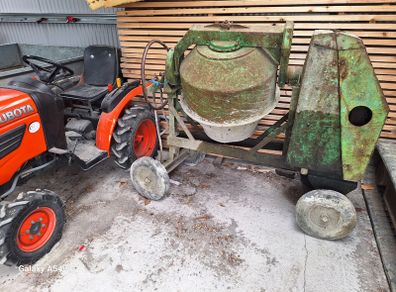 Cement mixer Lister diesel running like a clock