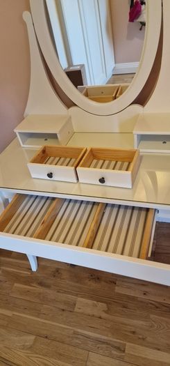 Dressing table