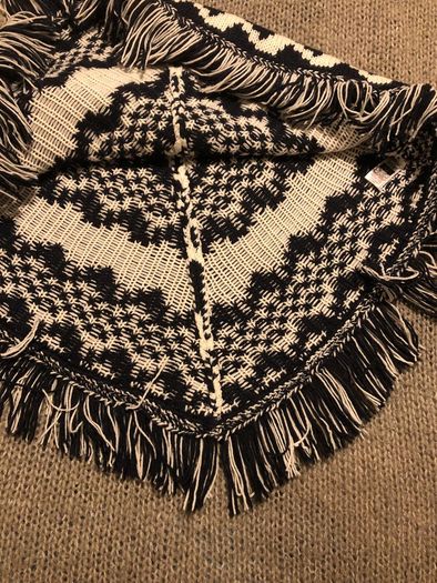 Poncho 5-6 years old Like new