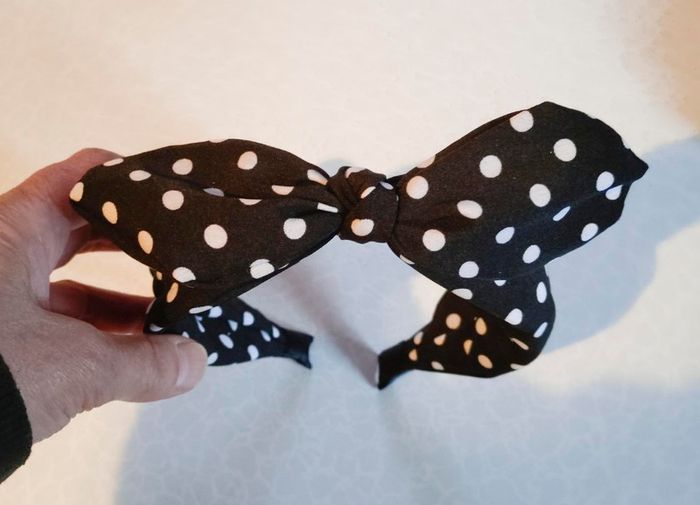Black & White Head Band With Bow On Top.