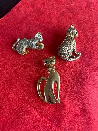 cat brooch