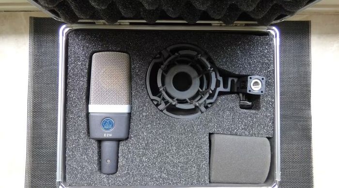 AKG c214 microphone