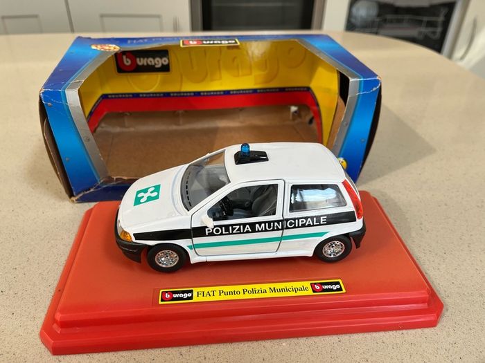 Fiat Punto Police 1/24 Burago