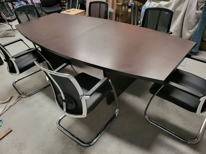 2.7m x 1.2m Boardroom Table & Chairs.