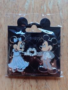 Disney pin Wedding