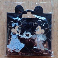 Disney pin Wedding