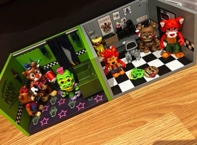Five nights at Freddie's playset and figures