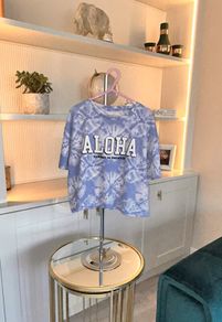Girls Cropped Blue & White T-Shirt from Primark. Age 9-10 / EU 140 cm