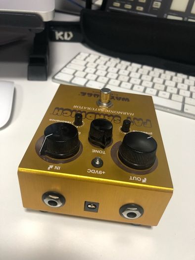 Way Huge Fat Sandwich Harmonic Saturator WHE 301 Guitar Pedal