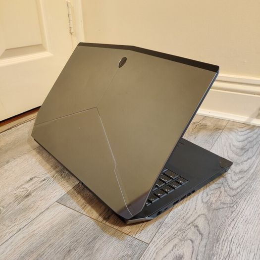 3 Gaming Laptops Alienware + 2 Asus ROG for parts or fix