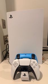 Ps5 Disc Edition +2 controllers and charging dock