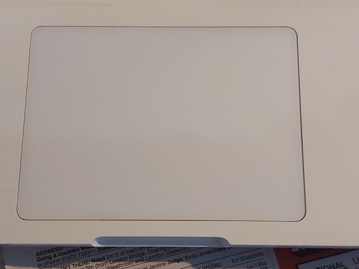 Vintage Apple MacBOOK, account password locked, in excellent cosmetic condition, excellent Battery
