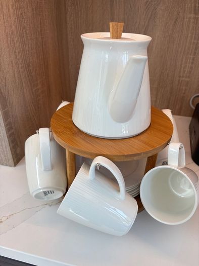Ceramic tea set with bamboo rack