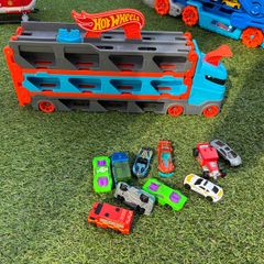 Hot wheels car carrier