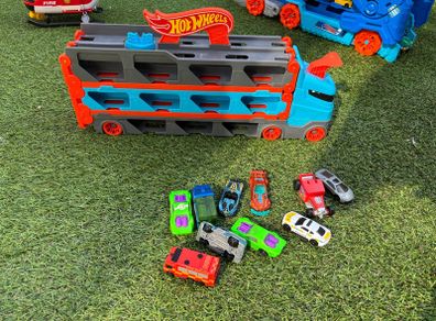 Hot wheels car carrier